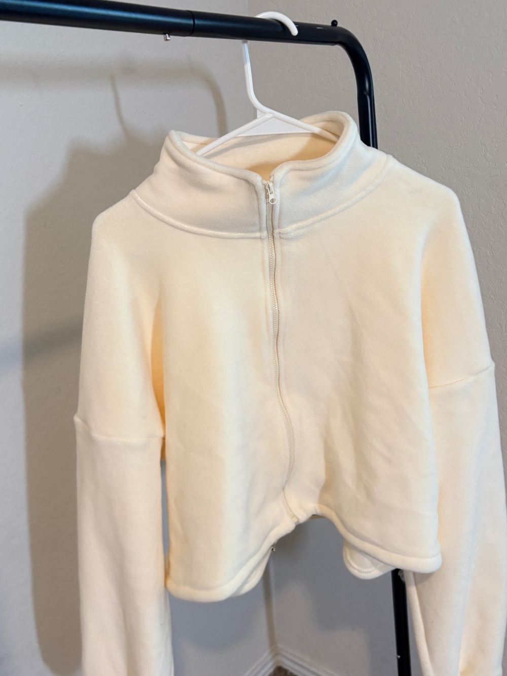 Qinsen Women's Cropped Cream Zip-Front Jacket